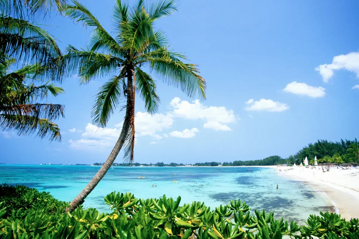 Cable Beach is one of the most beloved beach destinations in the Bahamas, offering travelers a beautiful blend of soft white sand, calm turquoise water and luxury resorts.