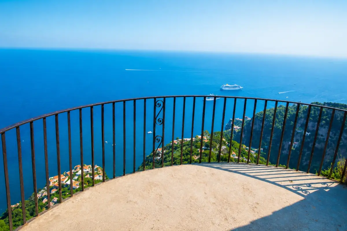High above the sparkling Mediterranean Sea, Ravello offers one of the most peaceful and elegant experiences on Italy’s Amalfi Coast.
