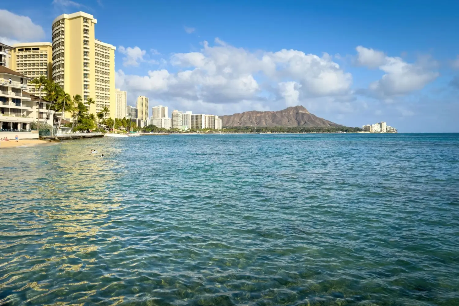 One of the world's most famous beaches, Waikiki Beach attracts visitors with its golden sand, gentle waves, luxury resorts, and vibrant nightlife.